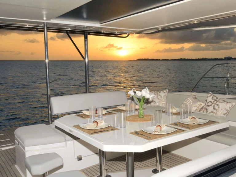 Luxury Yacht rental in Tortola - Robertson and Caine Kismet