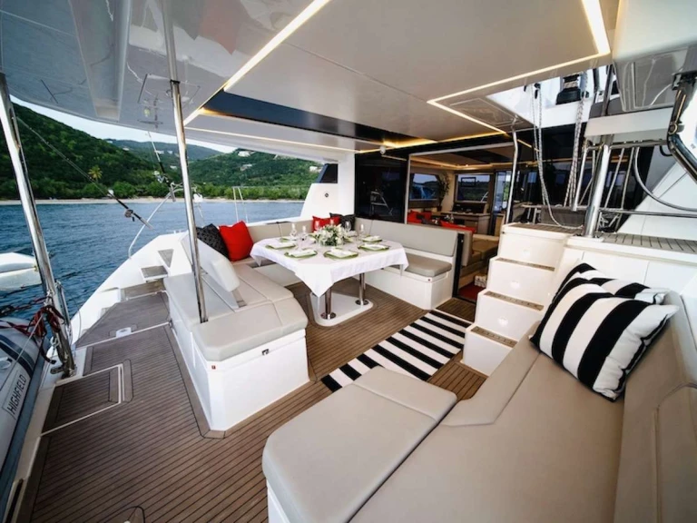 Bareboat Rental Luxury Yacht Leopard with a boat licence