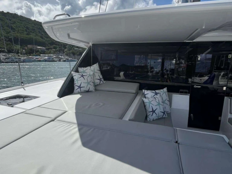 Bareboat Rental Luxury Yacht Leopard with a boat licence