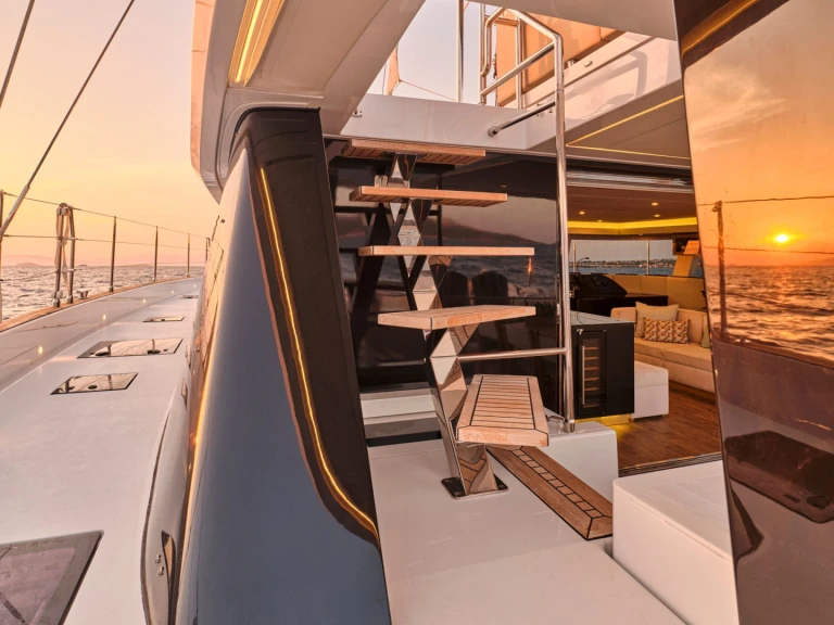 Bareboat Rental Luxury Yacht Sunreef with a boat licence