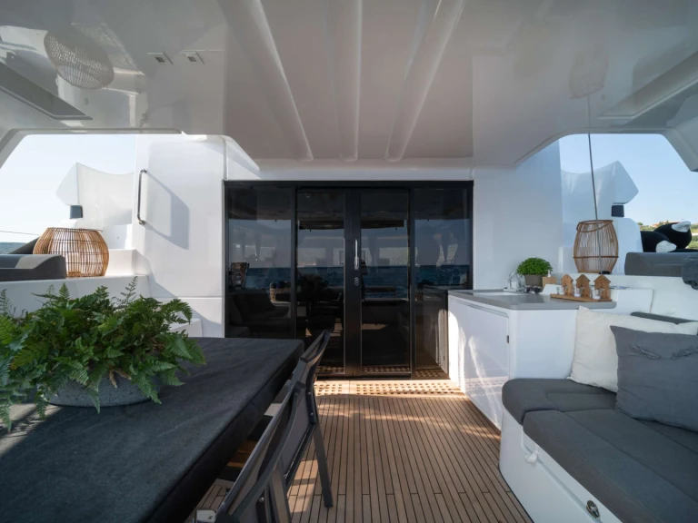 Luxury Yacht rental with or without captain Lagoon Lefkada (Island)