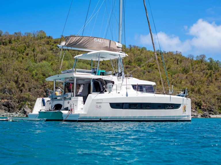 Bareboat Rental Luxury Yacht Bali with a boat licence