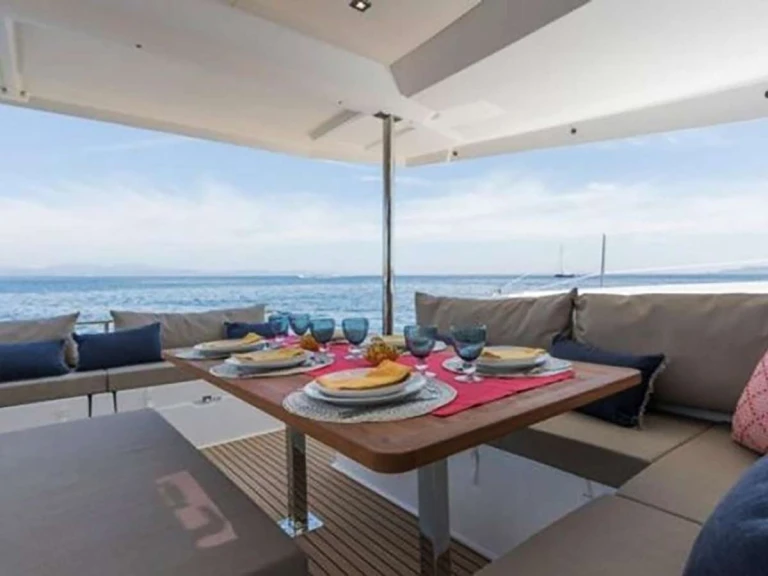 Bareboat Rental Luxury Yacht Fountaine Pajot with a boat licence
