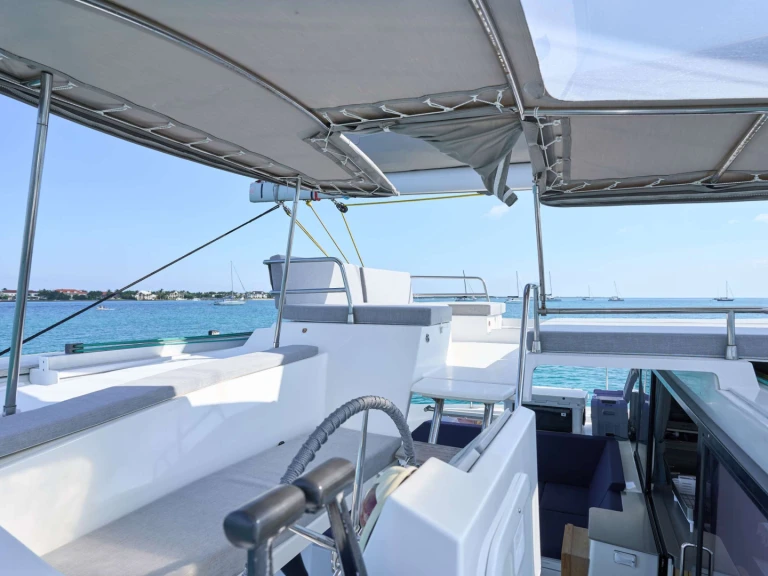 Boat rental Fountaine Pajot Stella Gazer in Nassau on Samboat