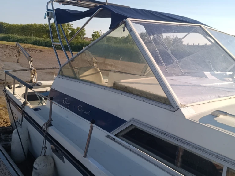 Rent a Guy Couach Guy Couach 800 Pauillac