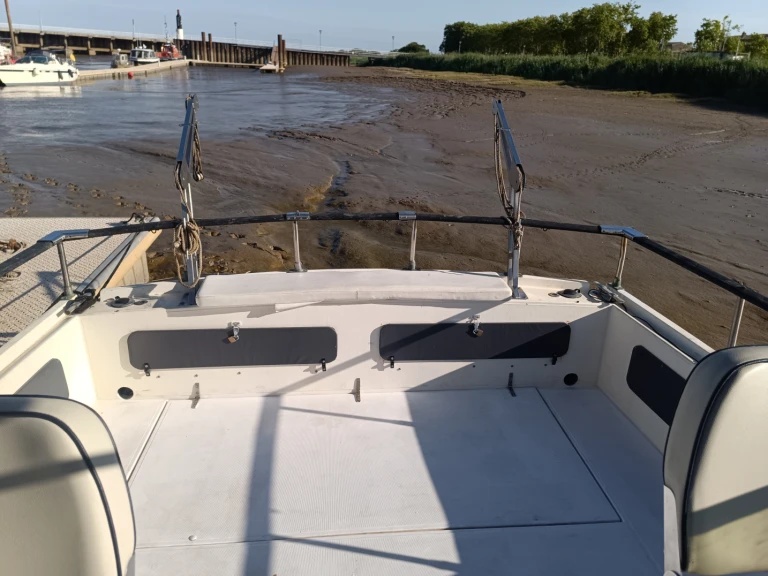Motorboat rental with or without captain Guy Couach Pauillac