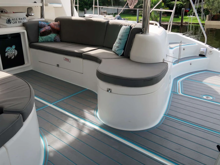 Yacht charter Fort Lauderdale cheap THE SPACE BETWEEN