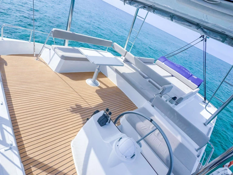 Bareboat Rental Luxury Yacht Bali with a boat licence
