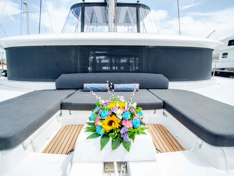 Luxury Yacht rental with or without captain Lagoon Athens