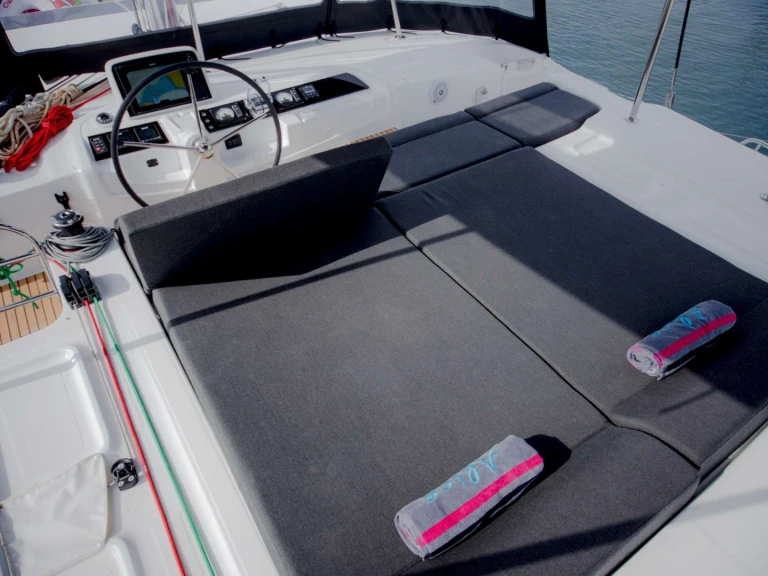 Bareboat Rental Luxury Yacht Lagoon with a boat licence