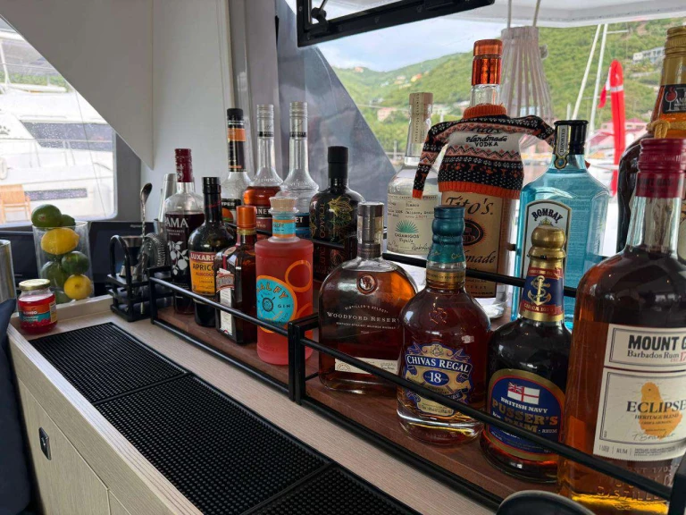 Luxury Yacht rental in British Virgin Islands (BVI) - Leopard SISU