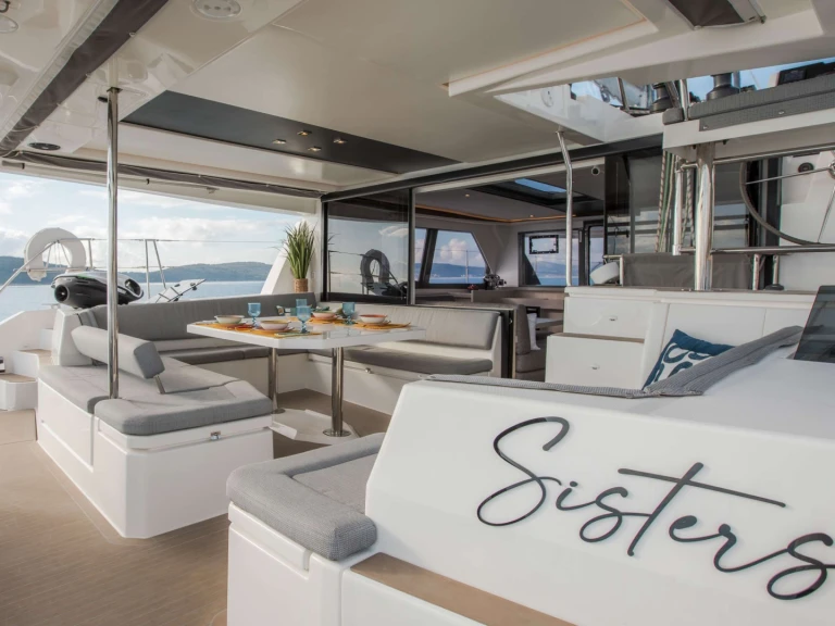 Bareboat Rental Luxury Yacht Leopard with a boat licence