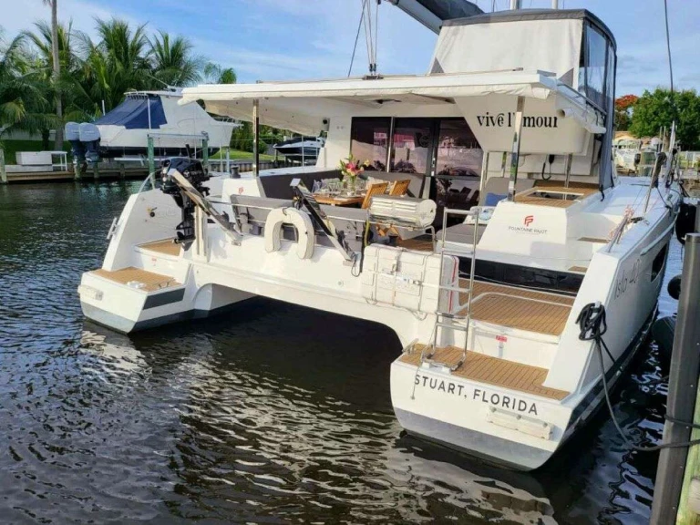 Bareboat Rental Luxury Yacht Fountaine Pajot with a boat licence