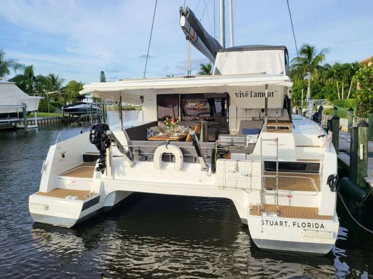 Luxury Yacht for rent Bahamas at the best price