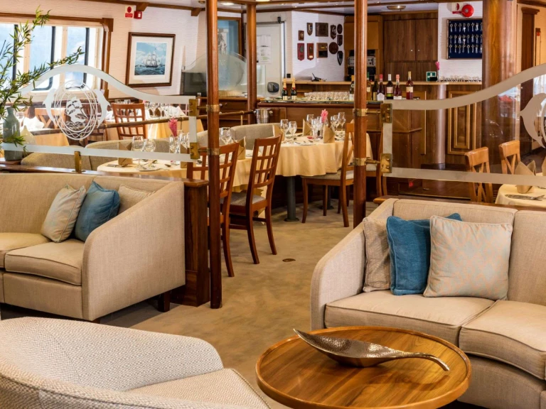 Luxury Yacht rental in Athens - Custom Panorama