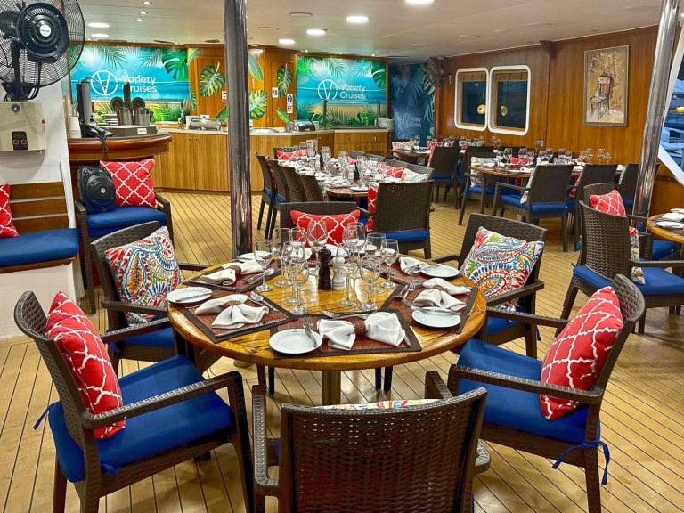 Luxury Yacht rental with or without captain Custom Papeete