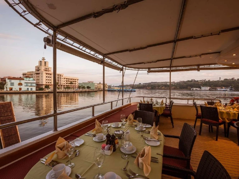 Luxury Yacht for rent Papeete at the best price