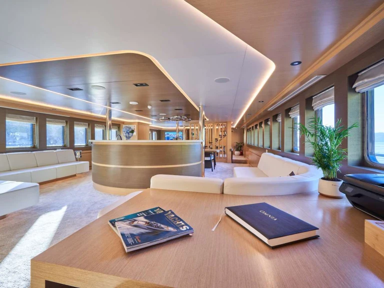 Bareboat Rental Luxury Yacht Brodosplit with a boat licence