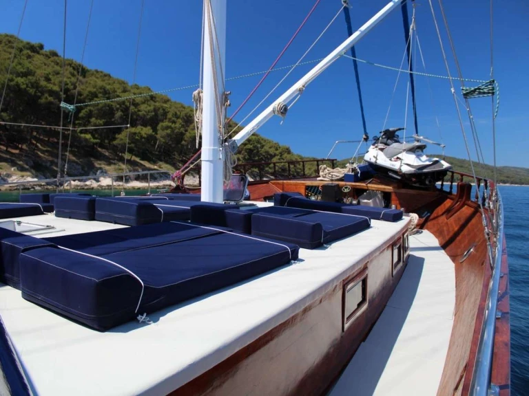 Luxury Yacht rental in Split - Custom BARBA