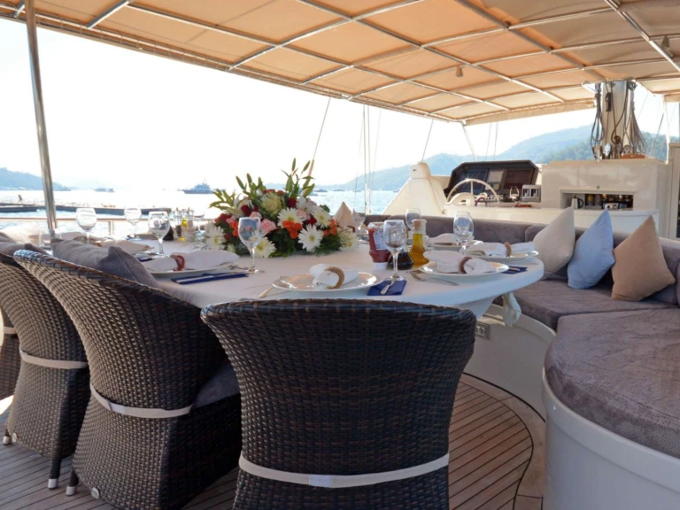 Bareboat Rental Luxury Yacht Custom with a boat licence