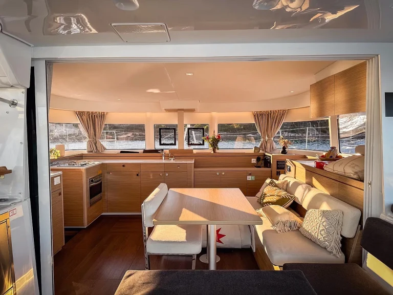 Yacht charter Seget Donji cheap Lagoon 43