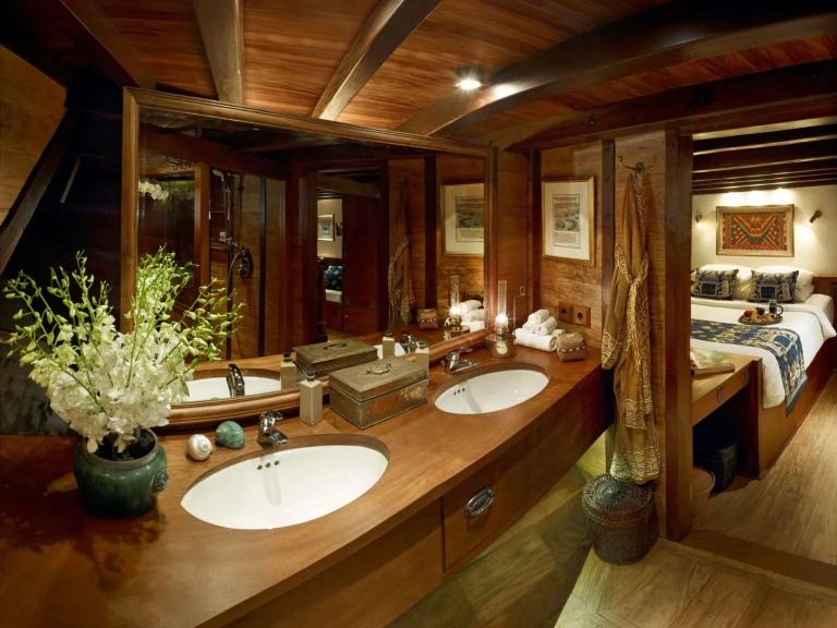 Luxury Yacht rental with or without captain Custom Labuanbajo