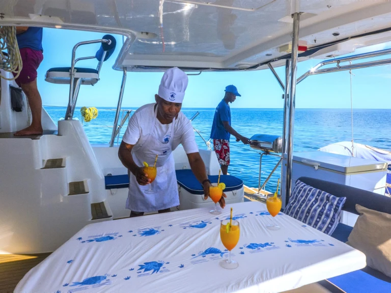 Yacht charter Madirokely cheap Leopard 44