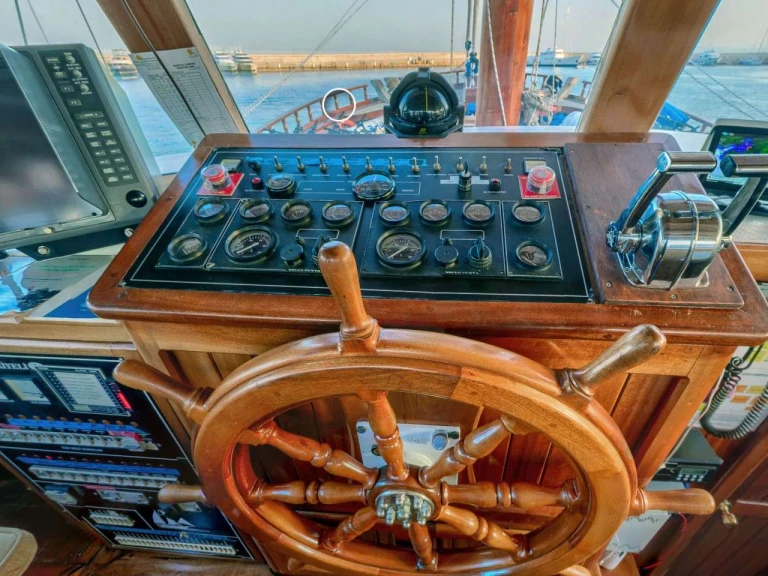 Custom Gulet-Motor Sailor THALASSA in Piraeus on SamBoat