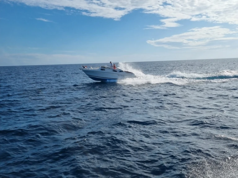 Rent a Jeanneau Leader 705 Toulon
