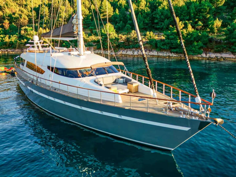 Luxury Yacht rental with or without captain  Split