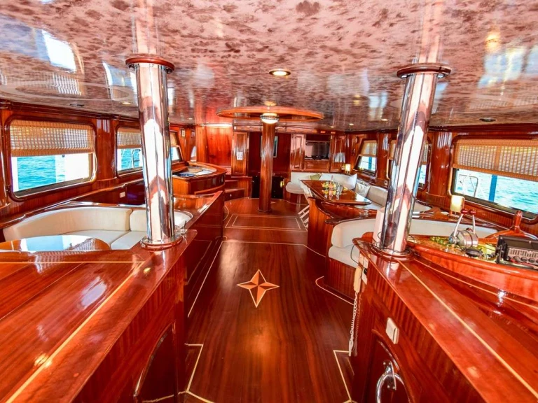 Luxury Yacht for rent Greece at the best price