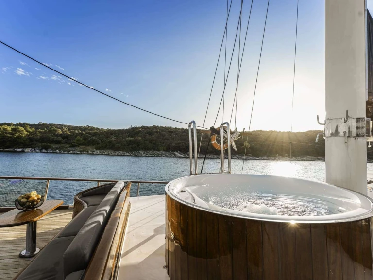 Luxury Yacht rental in Croatia - Custom Croatia