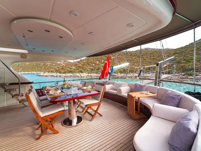 Bareboat Rental Luxury Yacht MURAL SHIPYARDS with a boat licence