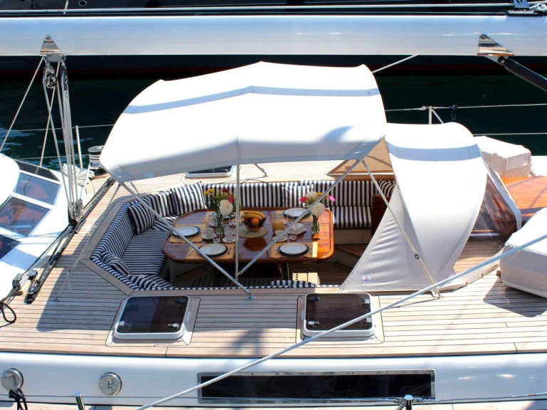 Luxury Yacht for rent Athens at the best price