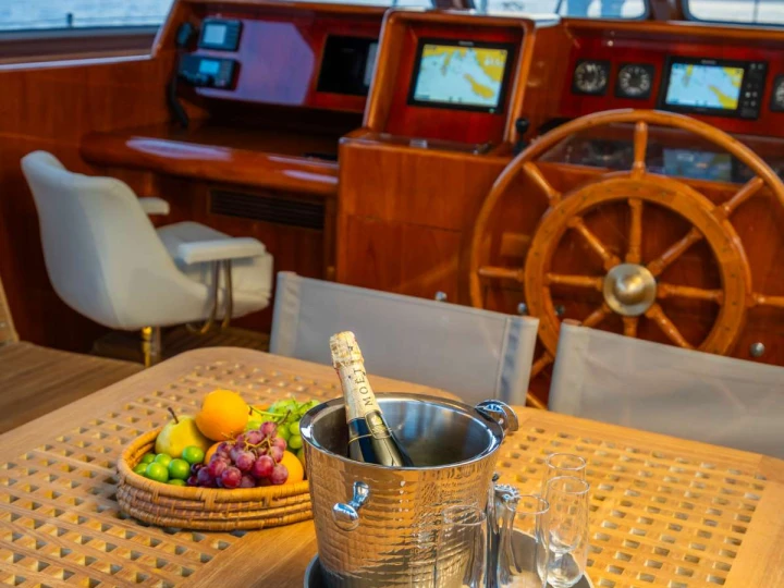 Bareboat Rental Luxury Yacht Jongert with a boat licence