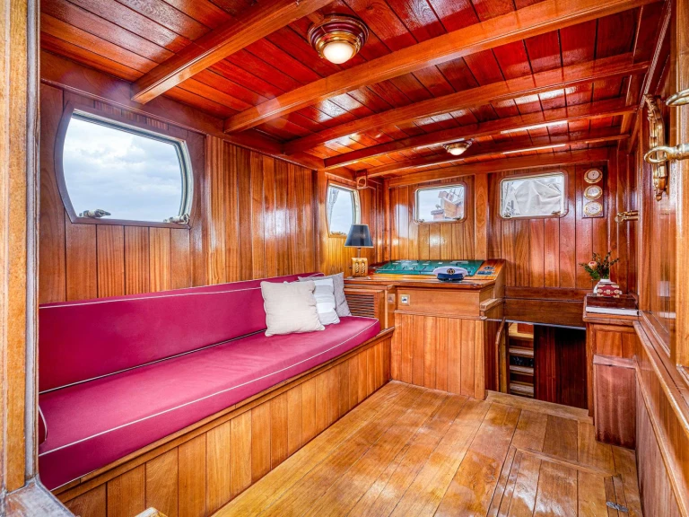Schooner O'Remington  charter bareboat or captained in  Cannes