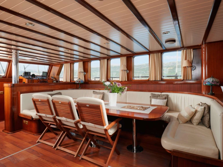 Rent a Custom QUEEN OF ADRIATIC Kaštel Gomilica