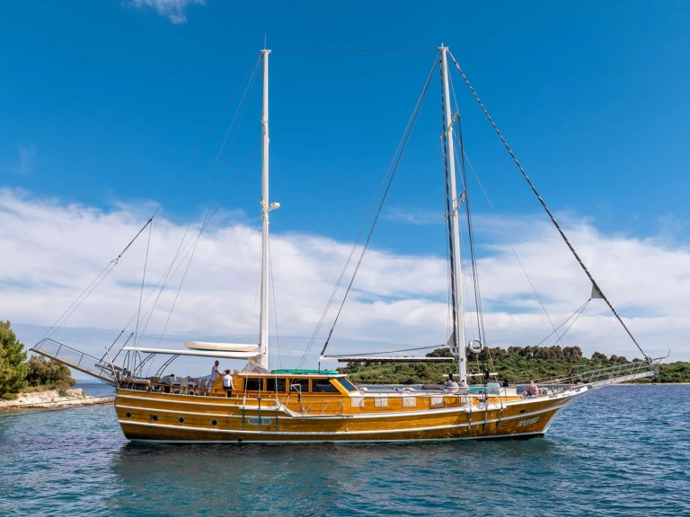 Luxury Yacht for rent Croatia at the best price
