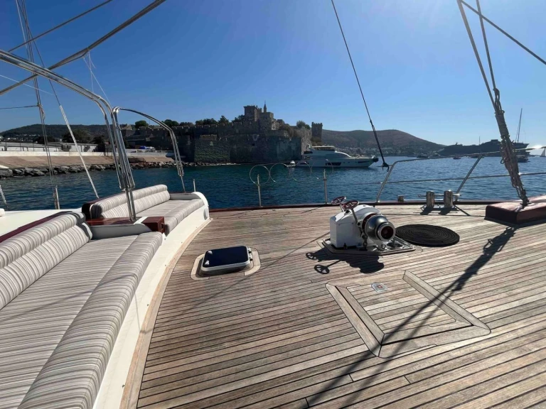 Bareboat Rental Luxury Yacht Tuzla with a boat licence