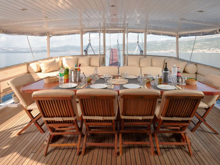Bareboat Rental Luxury Yacht Custom with a boat licence