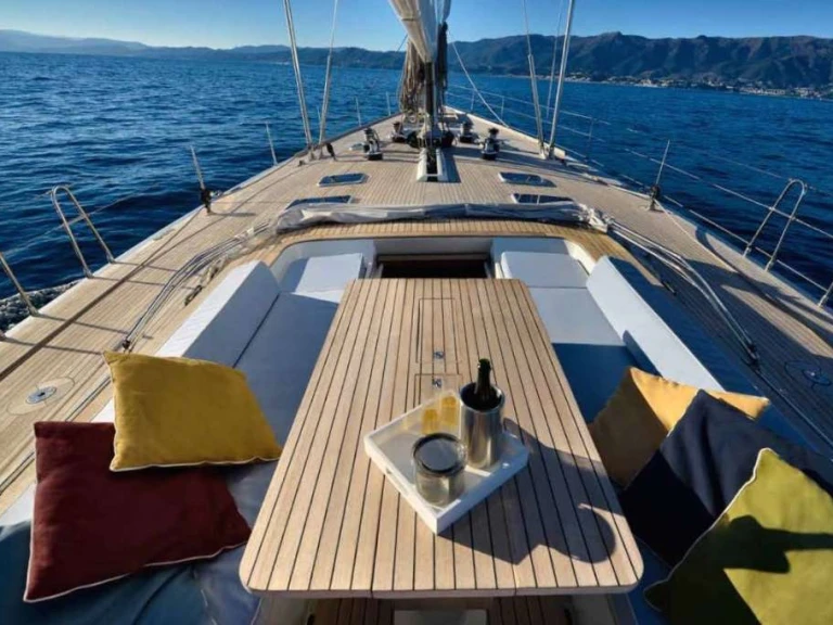 Luxury Yacht for rent Sicily at the best price