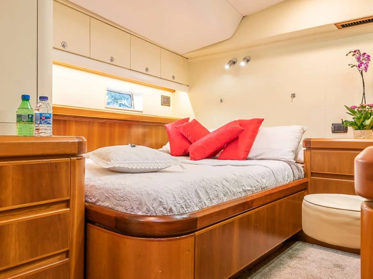 Yacht charter Panama City cheap OCEAN PHOENIX