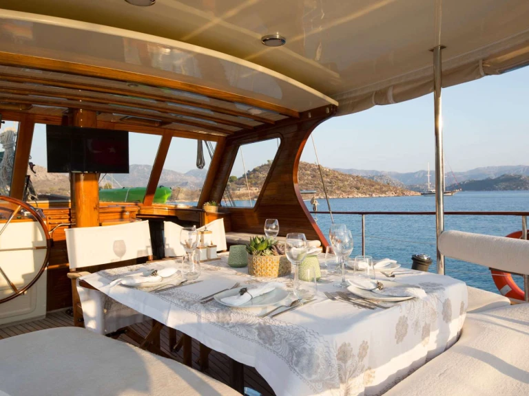 Bareboat Rental Luxury Yacht Orion Yachts with a boat licence