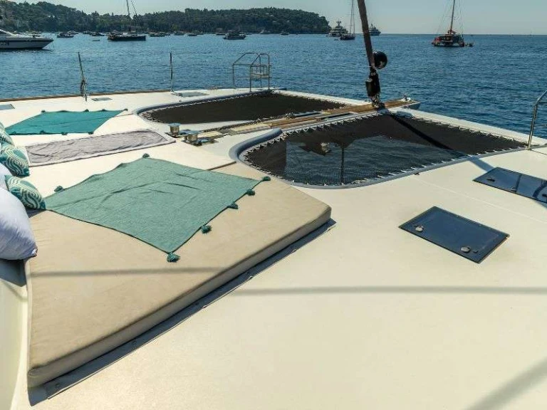 Luxury Yacht rental with or without captain Sunreef French Riviera