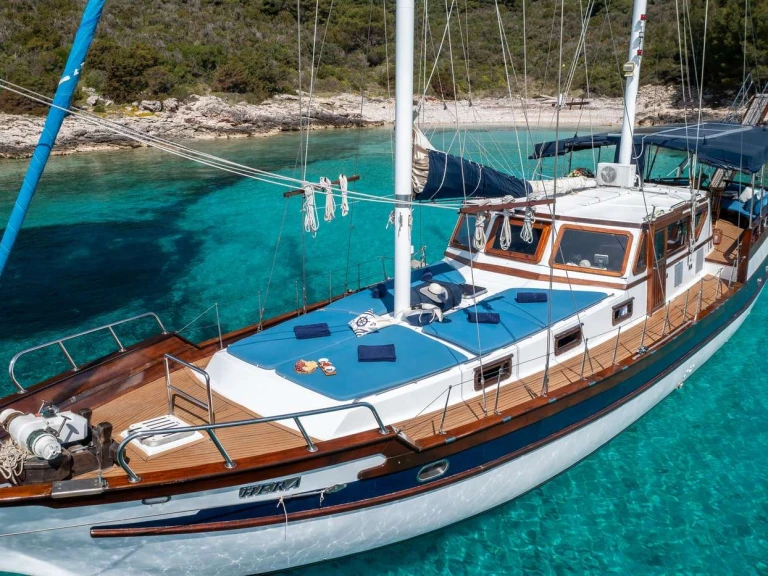 Yacht charter Split cheap Hera