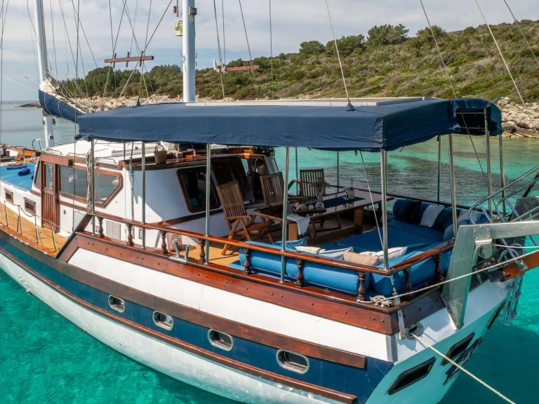 Luxury Yacht rental in Split - Custom Hera