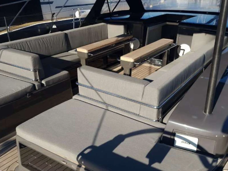 Luxury Yacht rental in Naples - Custom YKNOT