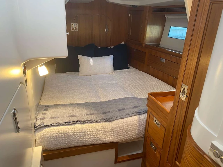 Yacht charter U.S. Virgin Islands cheap CIRRUS