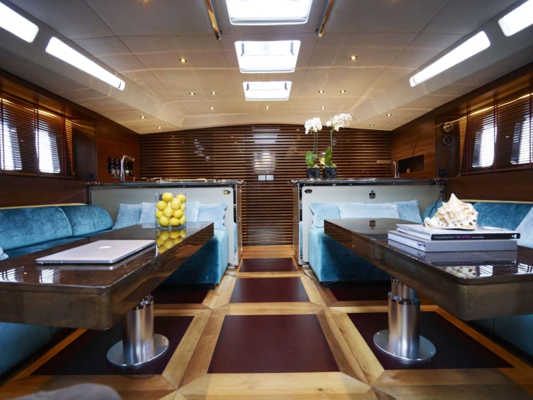 Luxury Yacht for rent Tuscany at the best price