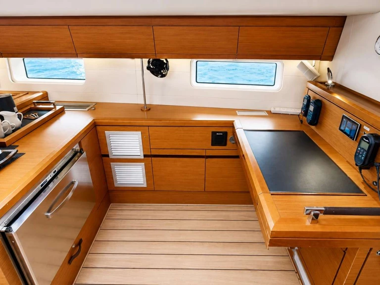 Luxury Yacht rental with or without captain Jeanneau British Virgin Islands (BVI)